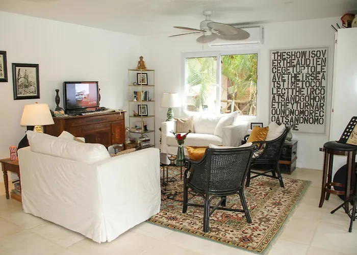 Casa Vitality - Playa Guiones, - 4 Minute Walk To The Bed & Breakfast