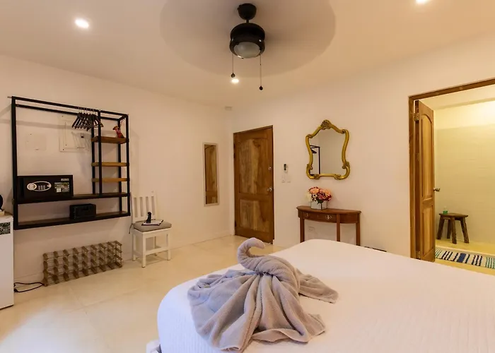 Bed & Breakfast Casa Vitality - Playa Guiones, - 4 Minute Walk To The 4*