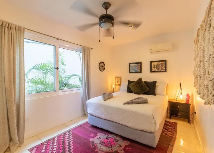 Bed & Breakfast Casa Vitality - Playa Guiones, - 4 Minute Walk To The