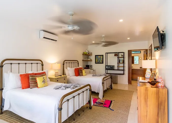Bed & Breakfast Casa Vitality - Playa Guiones, - 4 Minute Walk To The Nosara