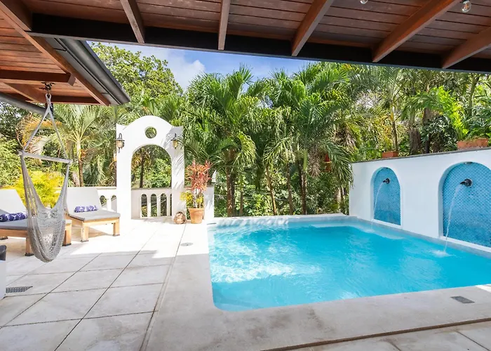 Casa Vitality - Playa Guiones, - 4 Minute Walk To The Bed & Breakfast
