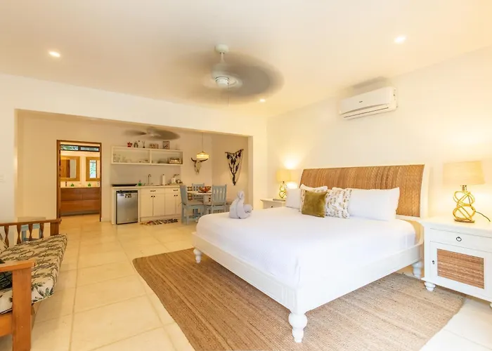 Bed & Breakfast Casa Vitality - Playa Guiones, - 4 Minute Walk To The